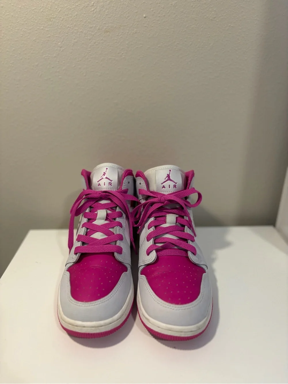 Nike Air Jordan 1 Mid GS Sneaker “Fire Pink”